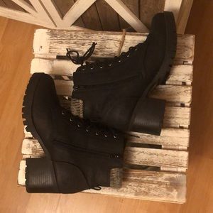 Soda black boots size 8